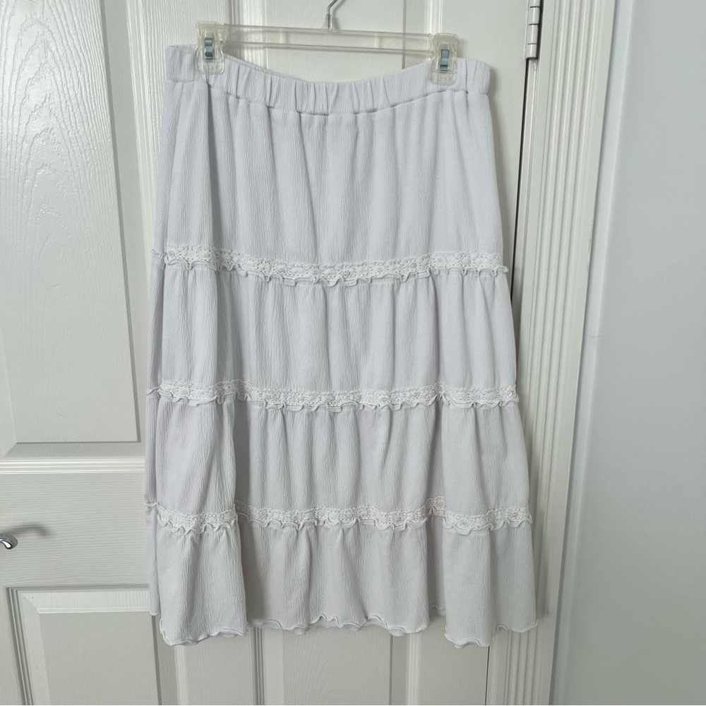 RQT PETITE Women’s Soft Tiered White Midi Skirt | Petite Large PL